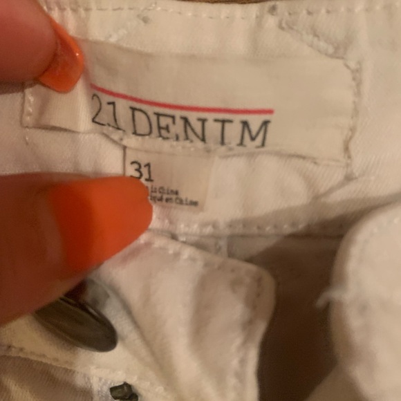 Women’s light colored ripped distressed shorts size 31 - Picture 4 of 6